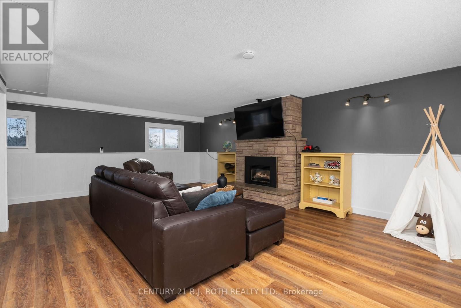 5812 County Rd 90, Springwater, Ontario  L0M 1T2 - Photo 20 - S12657728