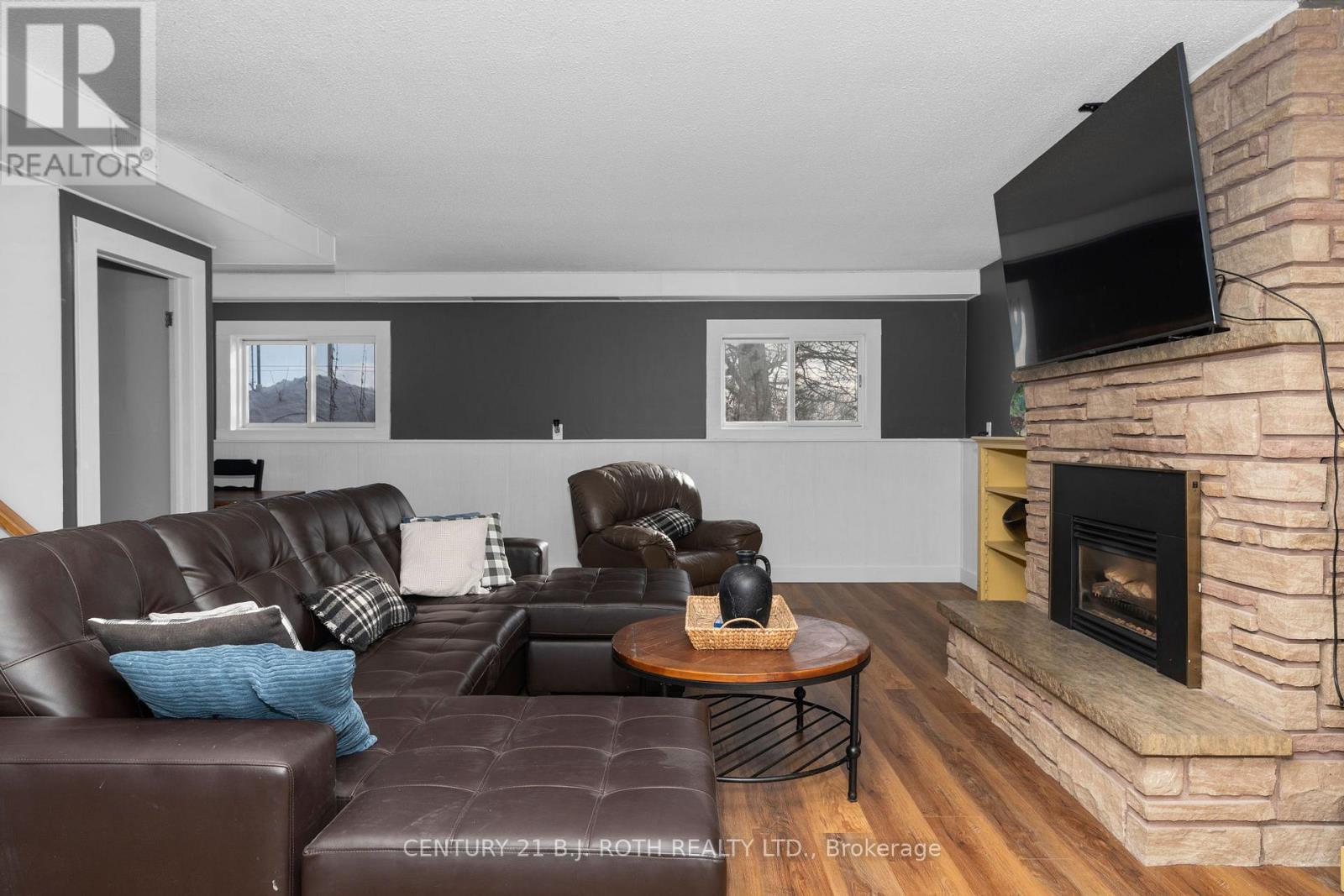 5812 County Rd 90, Springwater, Ontario  L0M 1T2 - Photo 21 - S12657728