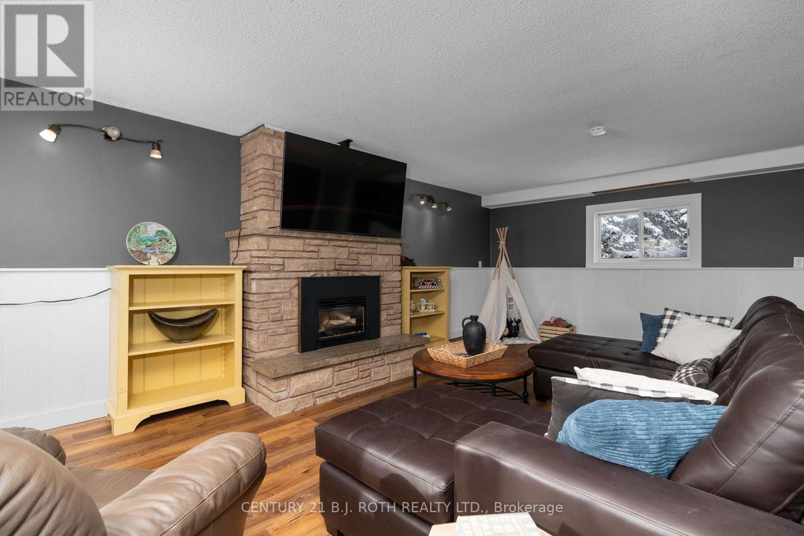 5812 County Rd 90, Springwater, Ontario  L0M 1T2 - Photo 22 - S12657728