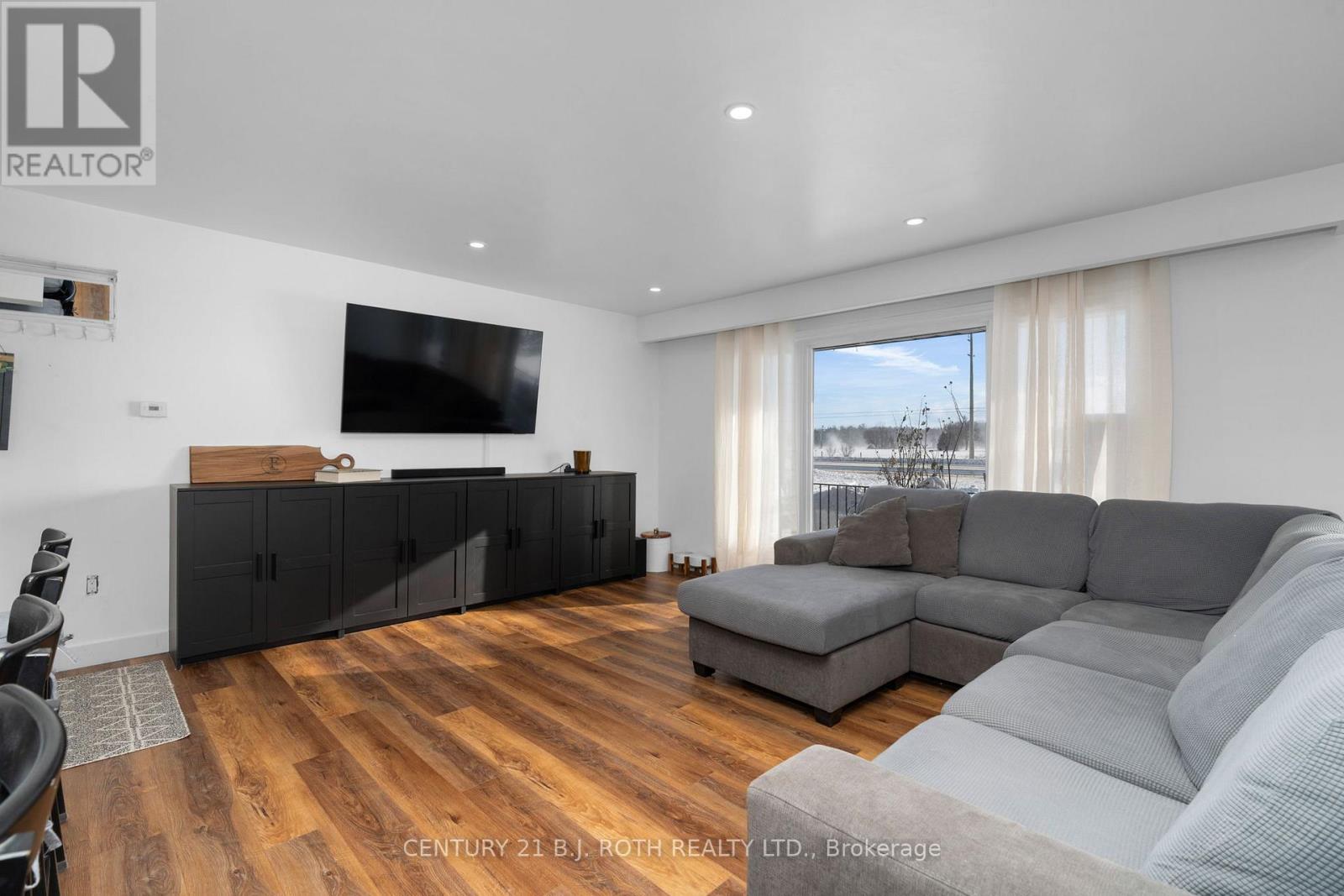 5812 County Rd 90, Springwater, Ontario  L0M 1T2 - Photo 6 - S12657728