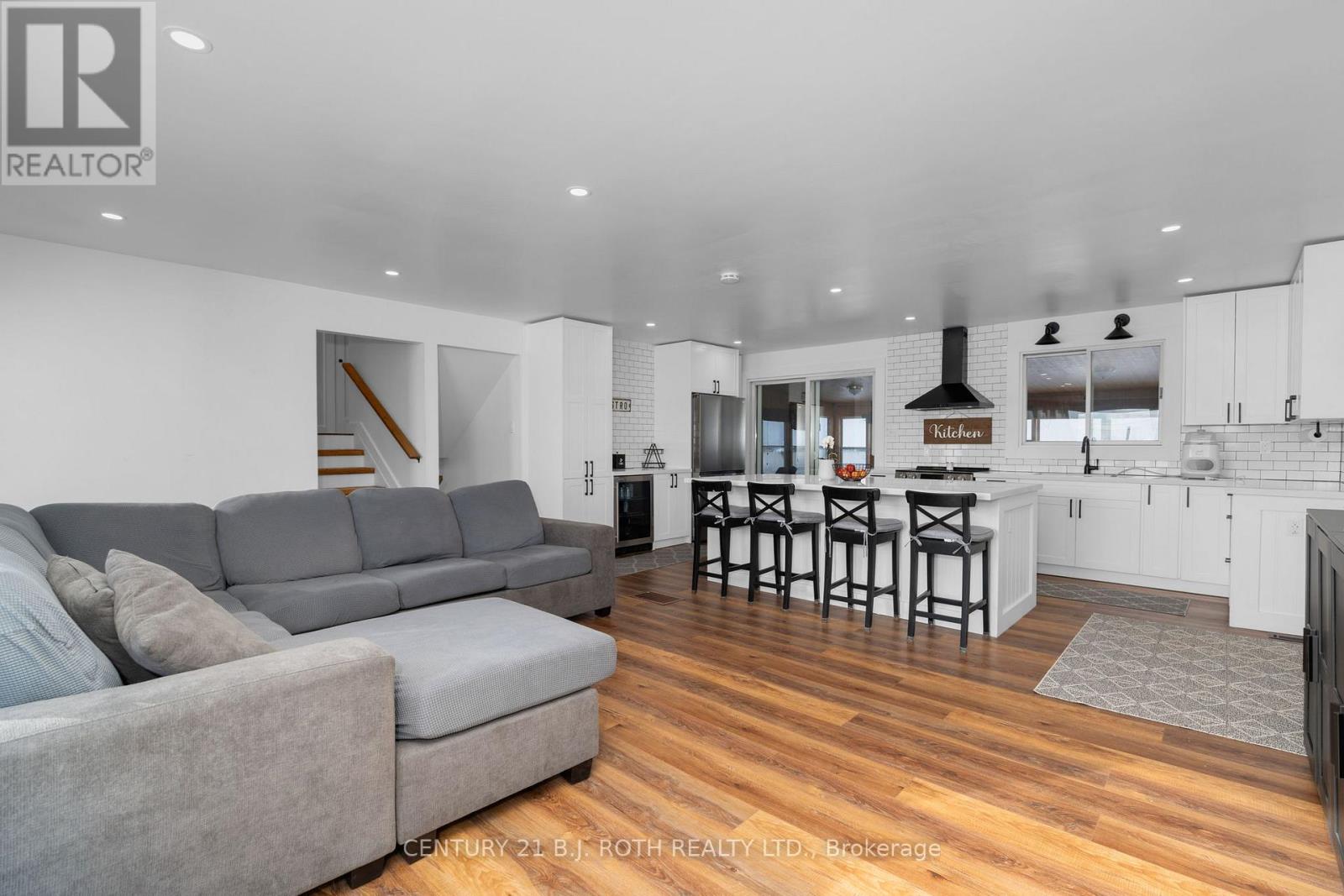 5812 County Rd 90, Springwater, Ontario  L0M 1T2 - Photo 8 - S12657728