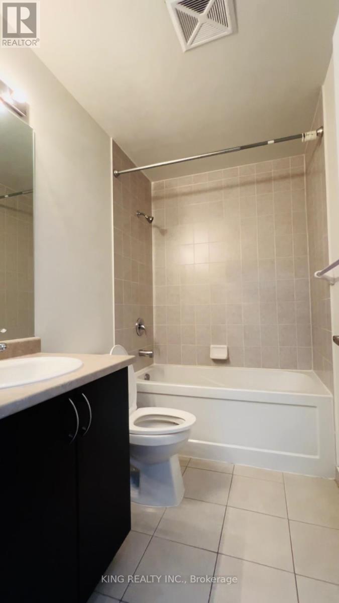 818 - 339 Rathburn Road W, Mississauga, Ontario  L5B 0K6 - Photo 11 - W12657740