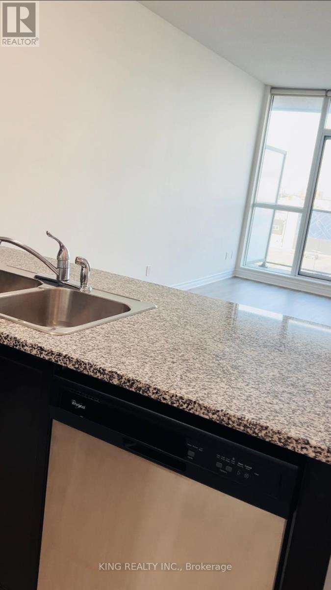 818 - 339 Rathburn Road W, Mississauga, Ontario  L5B 0K6 - Photo 3 - W12657740