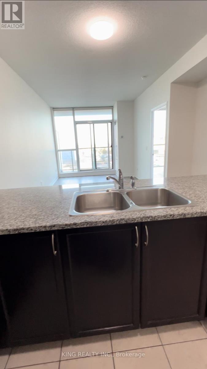 818 - 339 Rathburn Road W, Mississauga, Ontario  L5B 0K6 - Photo 4 - W12657740