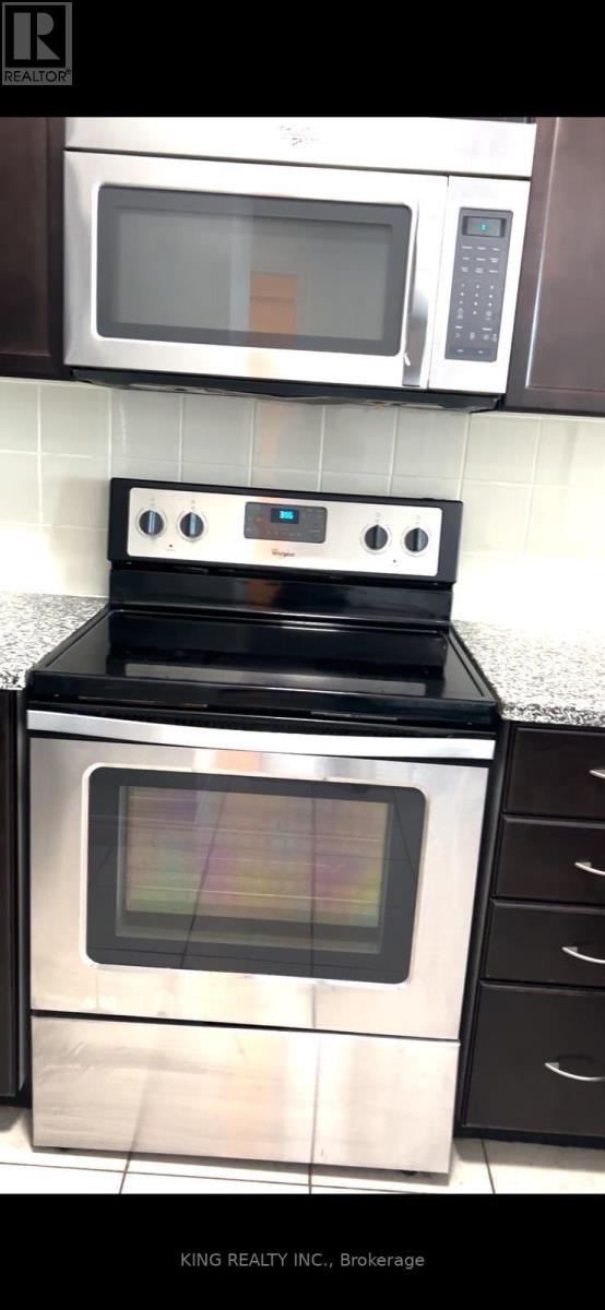 818 - 339 Rathburn Road W, Mississauga, Ontario  L5B 0K6 - Photo 6 - W12657740