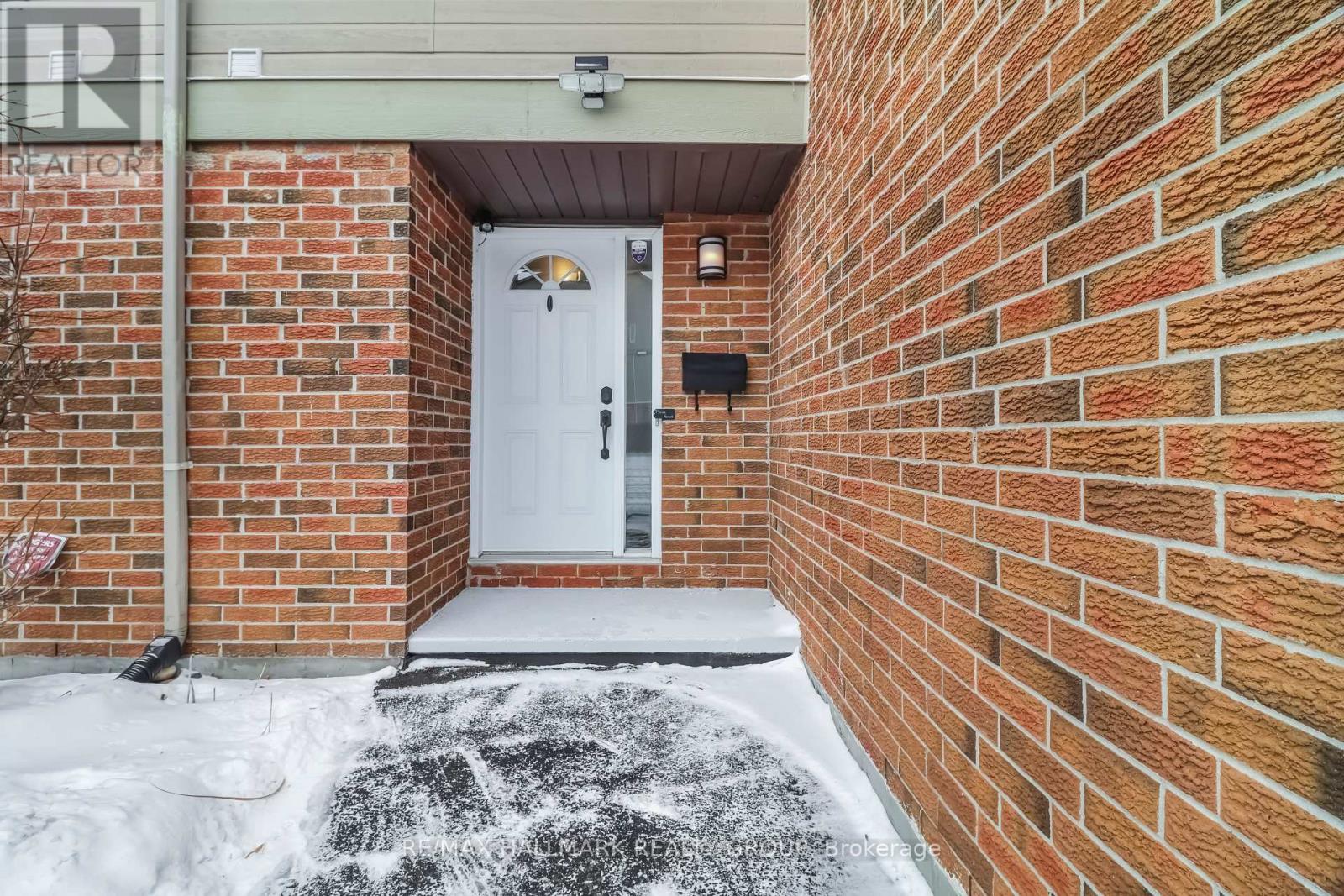 3205 Uplands Drive, Ottawa, Ontario  K1V 9T3 - Photo 2 - X12657808