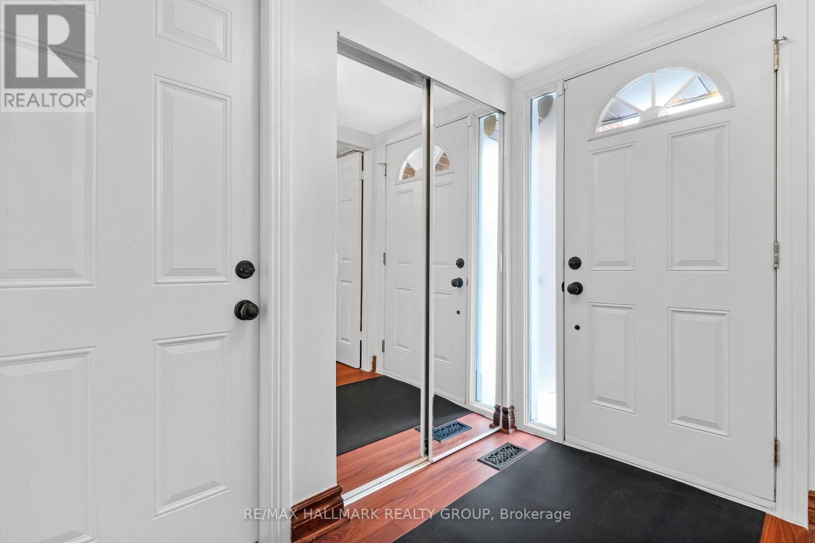 3205 Uplands Drive, Ottawa, Ontario  K1V 9T3 - Photo 3 - X12657808