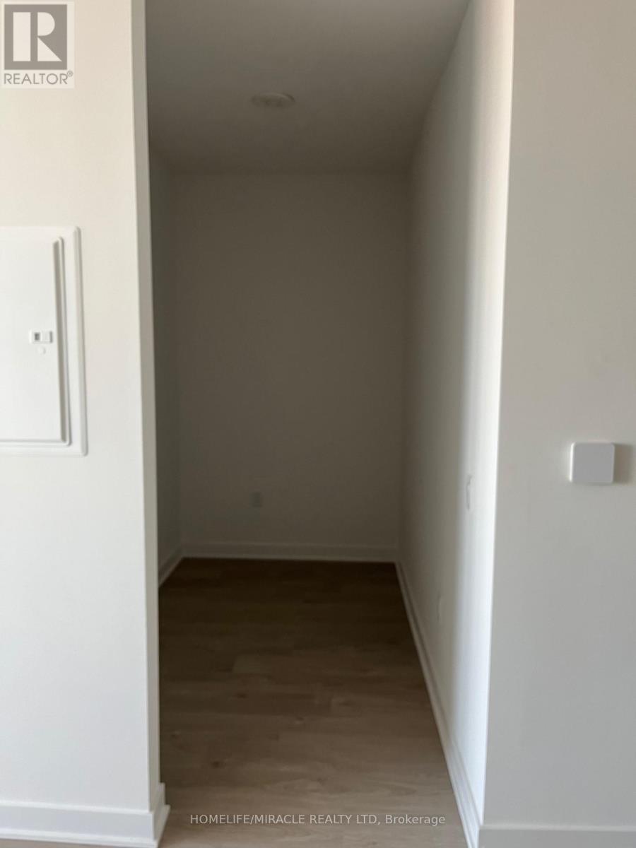 5411 - 3900 Confederation Parkway, Mississauga, Ontario  L5B 0M3 - Photo 5 - W12587450