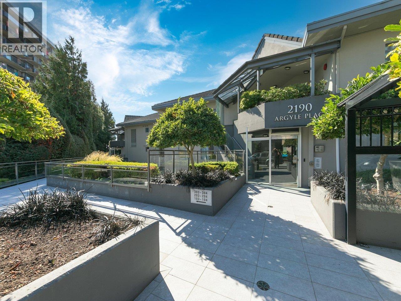 203 2190 Argyle Avenue, West Vancouver, British Columbia  V7V 1A4 - Photo 3 - R3075511