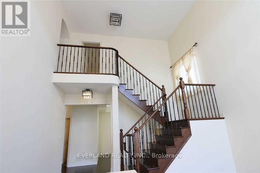 136 Mooney Street, Bradford West Gwillimbury (Bradford), Ontario  L3Z 0K8 - Photo 13 - N12657814