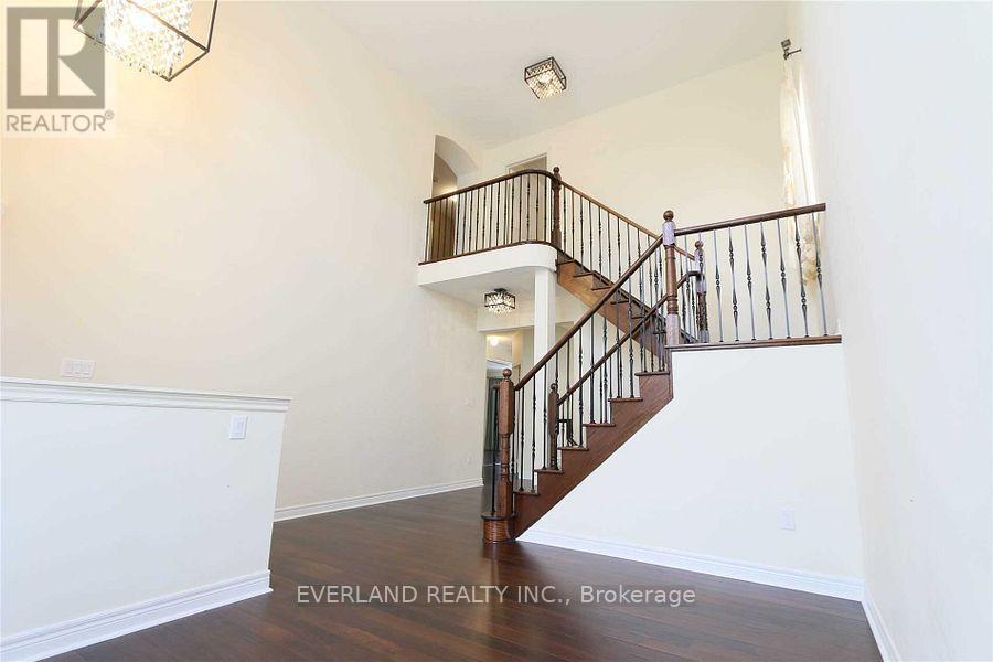 136 Mooney Street, Bradford West Gwillimbury (Bradford), Ontario  L3Z 0K8 - Photo 14 - N12657814