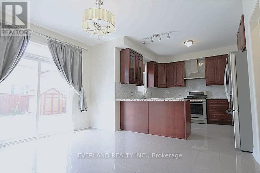 136 Mooney Street, Bradford West Gwillimbury (Bradford), Ontario  L3Z 0K8 - Photo 17 - N12657814