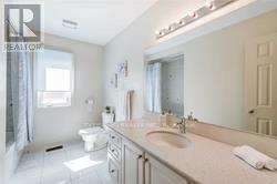 136 Mooney Street, Bradford West Gwillimbury (Bradford), Ontario  L3Z 0K8 - Photo 5 - N12657814