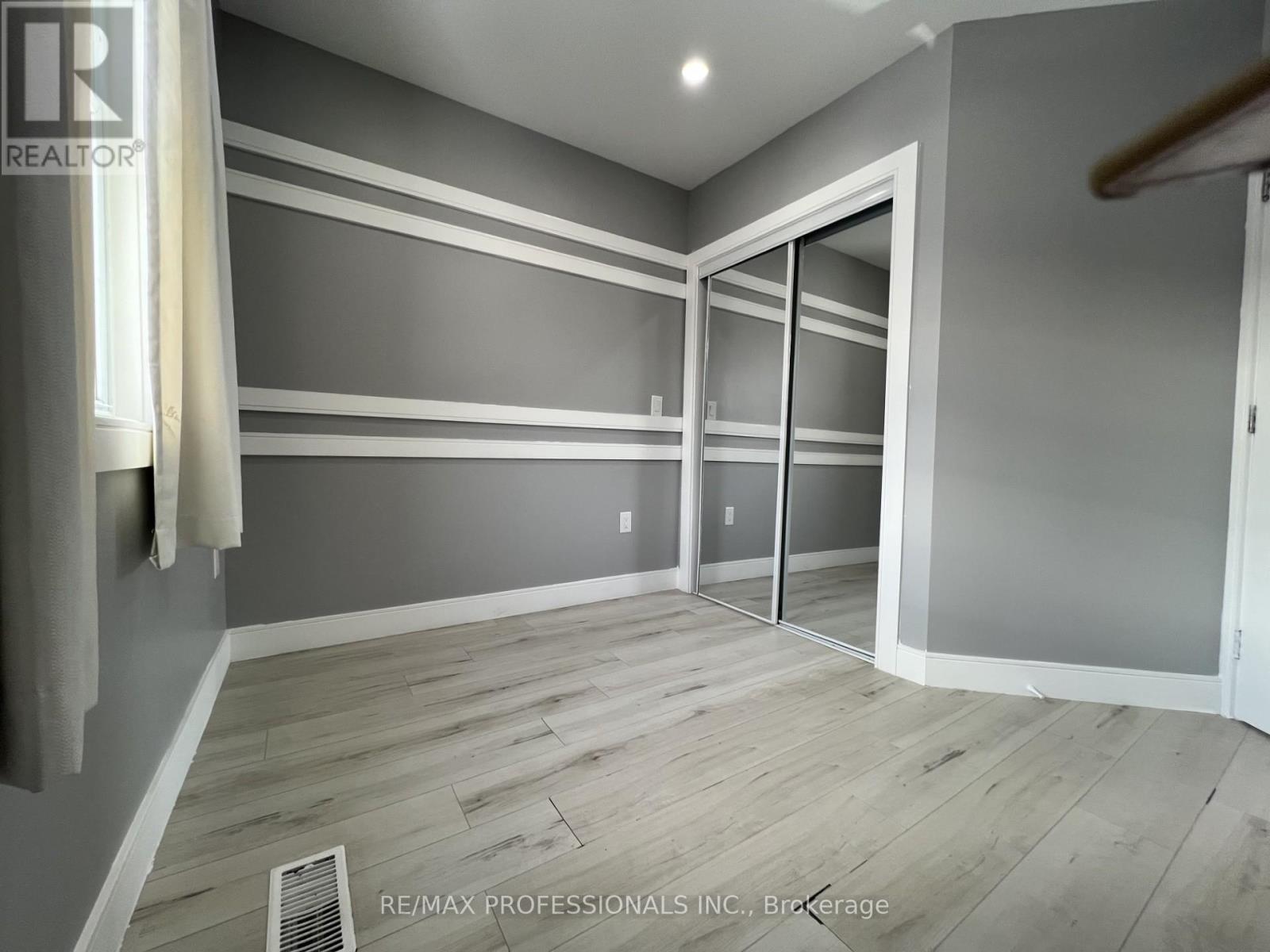 53 Regent Road, Toronto, Ontario  M3K 1G8 - Photo 12 - W12656984