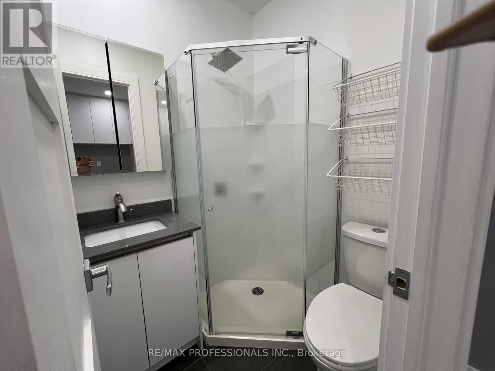 53 Regent Road, Toronto, Ontario  M3K 1G8 - Photo 15 - W12656984