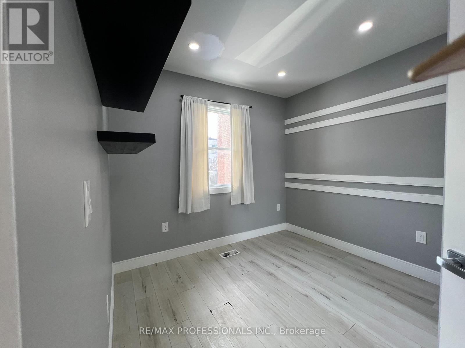 53 Regent Road, Toronto, Ontario  M3K 1G8 - Photo 11 - W12656984