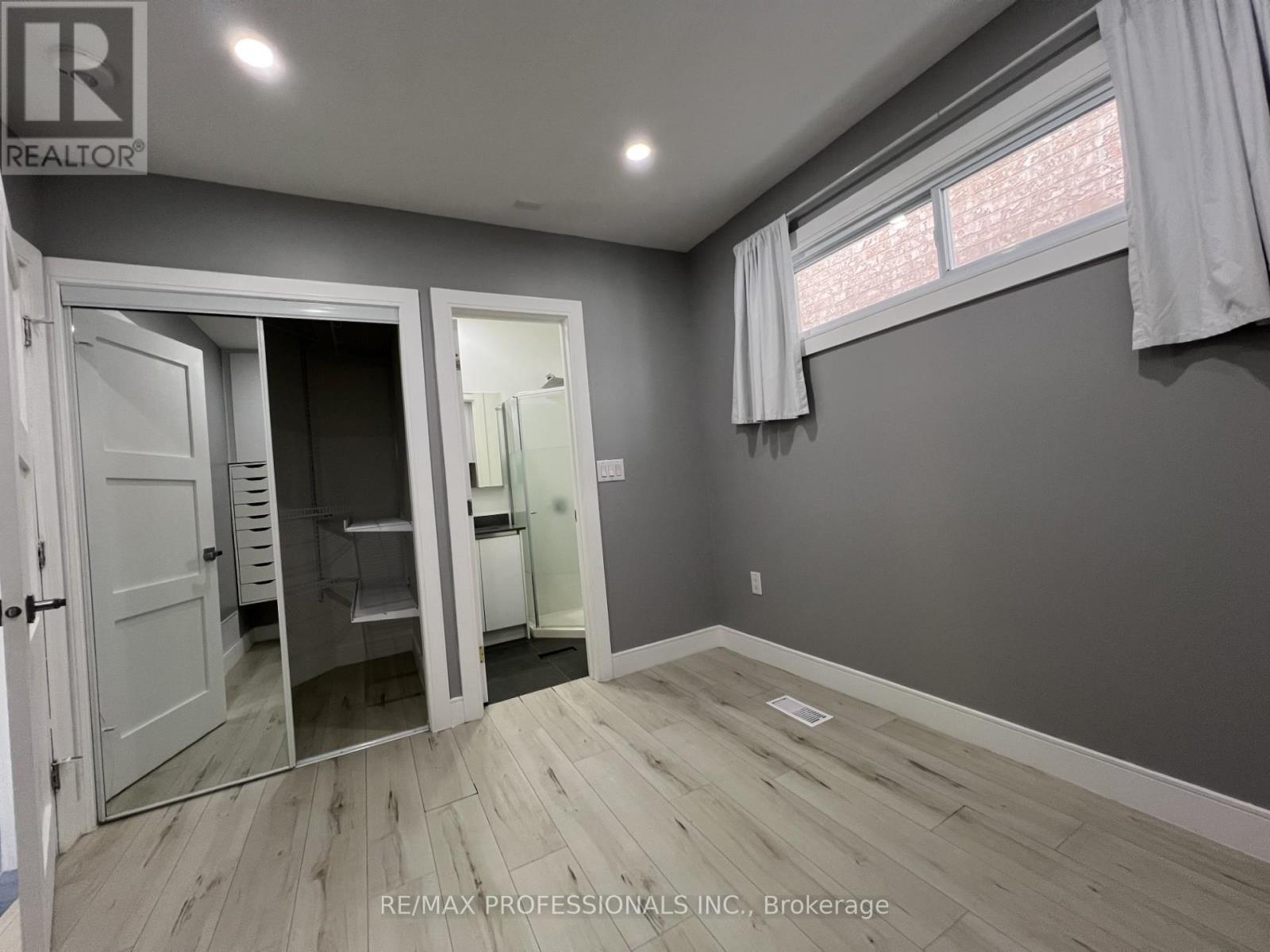 53 Regent Road, Toronto, Ontario  M3K 1G8 - Photo 14 - W12656984