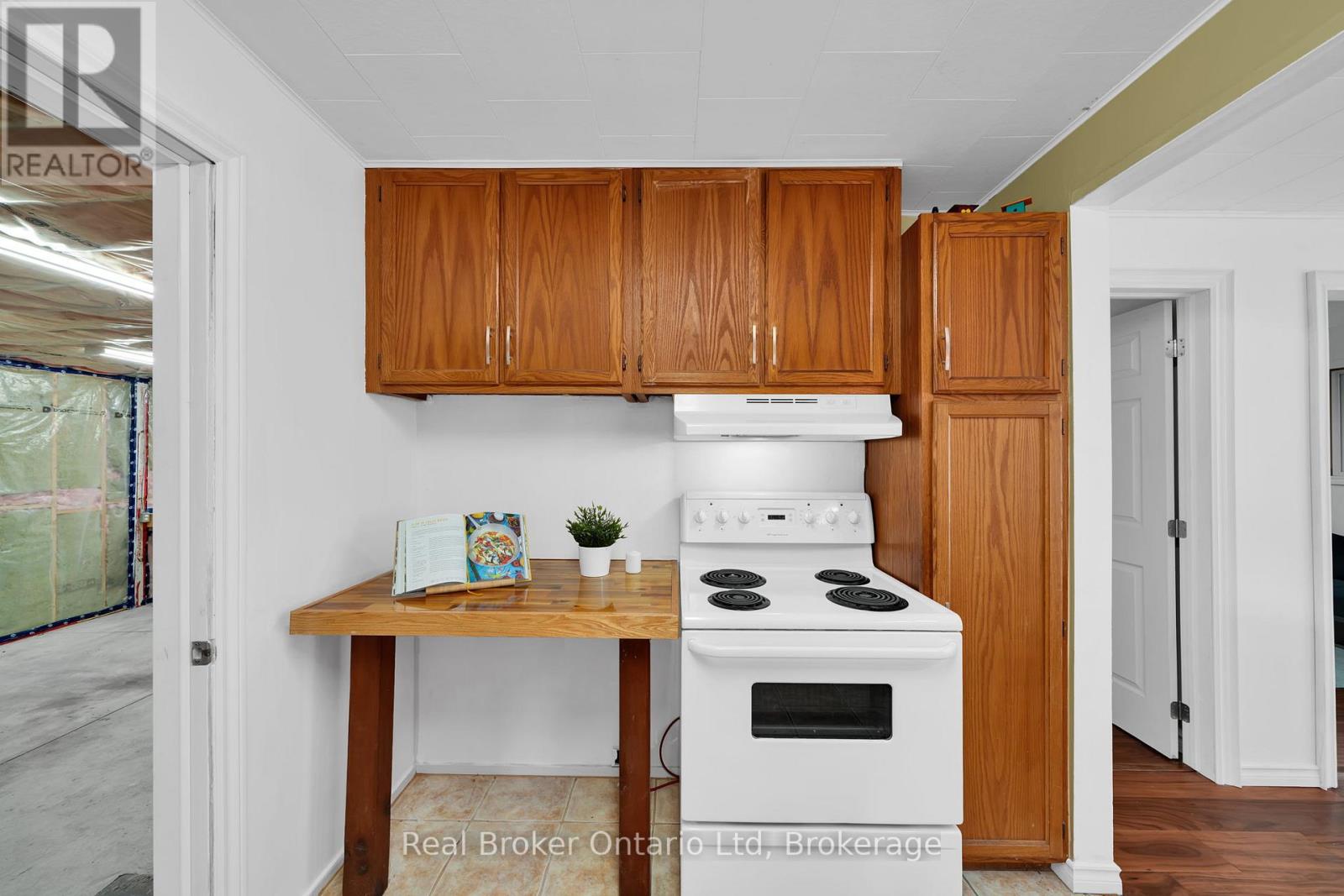 10 Leonard Avenue, Penetanguishene, Ontario  L9M 1C8 - Photo 10 - S12657840