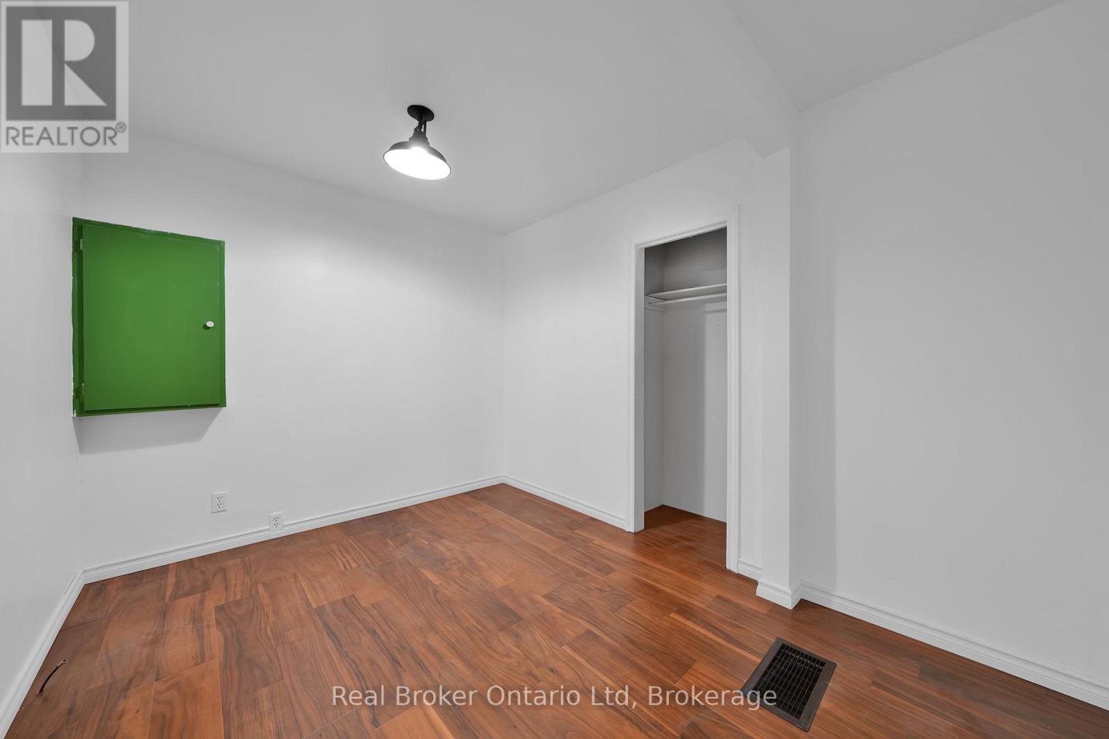 10 Leonard Avenue, Penetanguishene, Ontario  L9M 1C8 - Photo 17 - S12657840