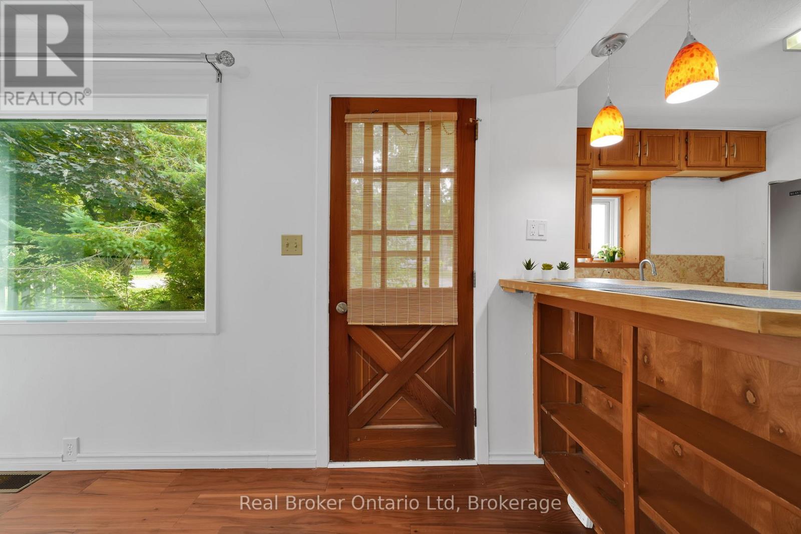 10 Leonard Avenue, Penetanguishene, Ontario  L9M 1C8 - Photo 18 - S12657840