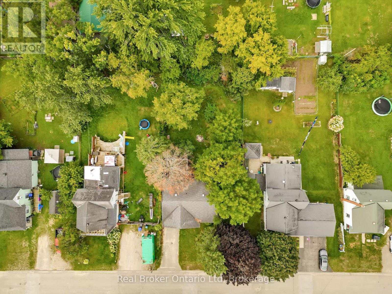 10 Leonard Avenue, Penetanguishene, Ontario  L9M 1C8 - Photo 34 - S12657840