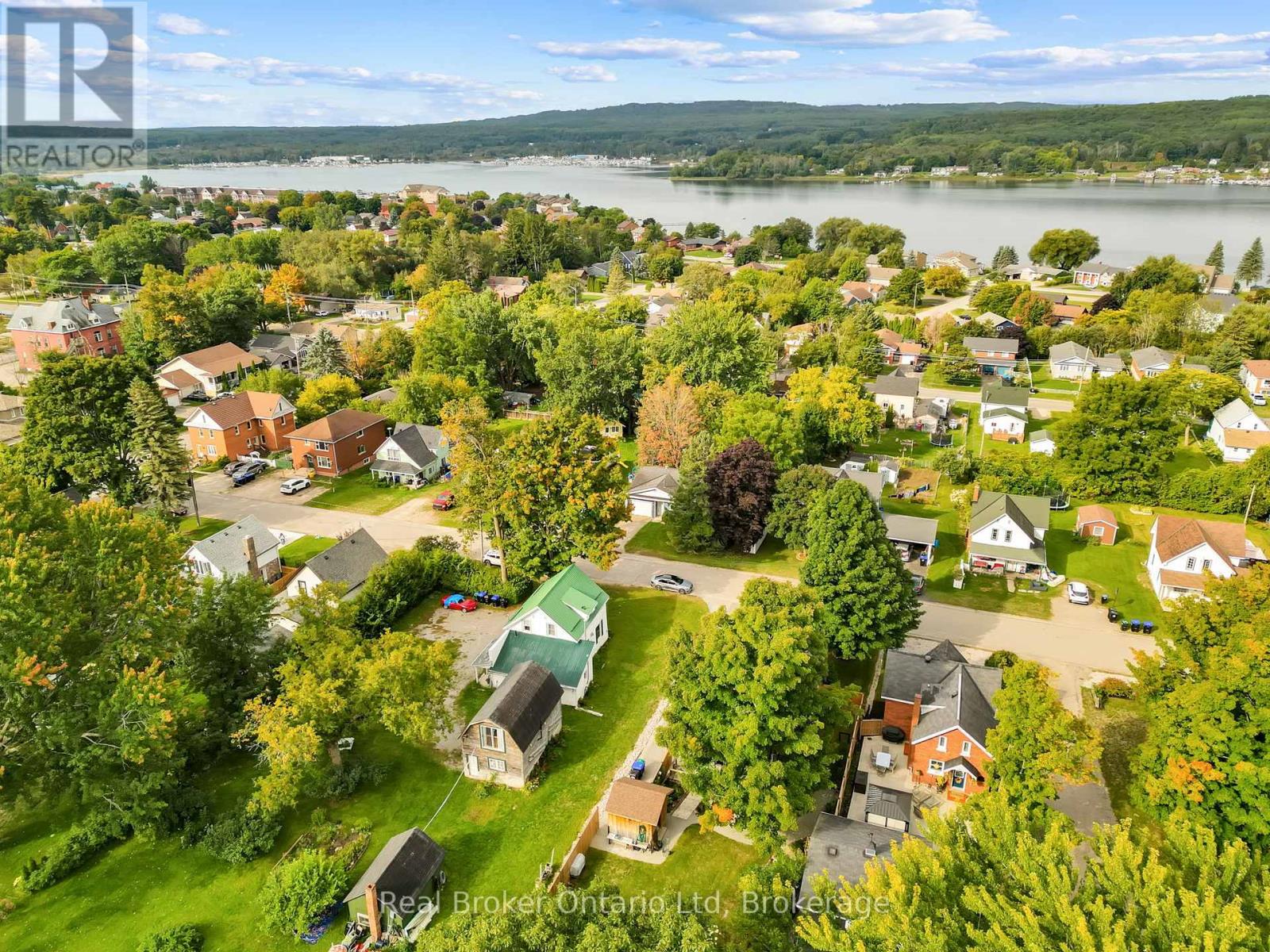 10 Leonard Avenue, Penetanguishene, Ontario  L9M 1C8 - Photo 37 - S12657840