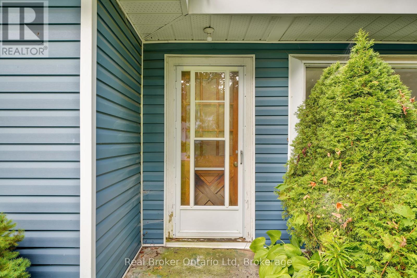 10 Leonard Avenue, Penetanguishene, Ontario  L9M 1C8 - Photo 5 - S12657840