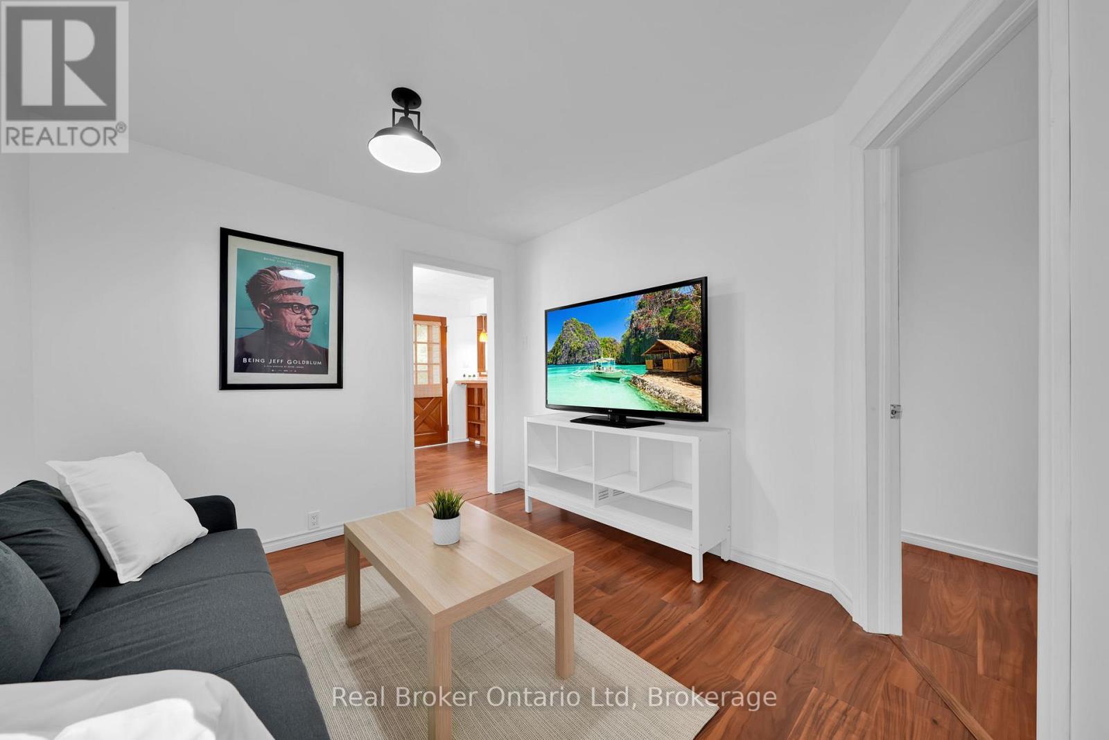 10 Leonard Avenue, Penetanguishene, Ontario  L9M 1C8 - Photo 6 - S12657840