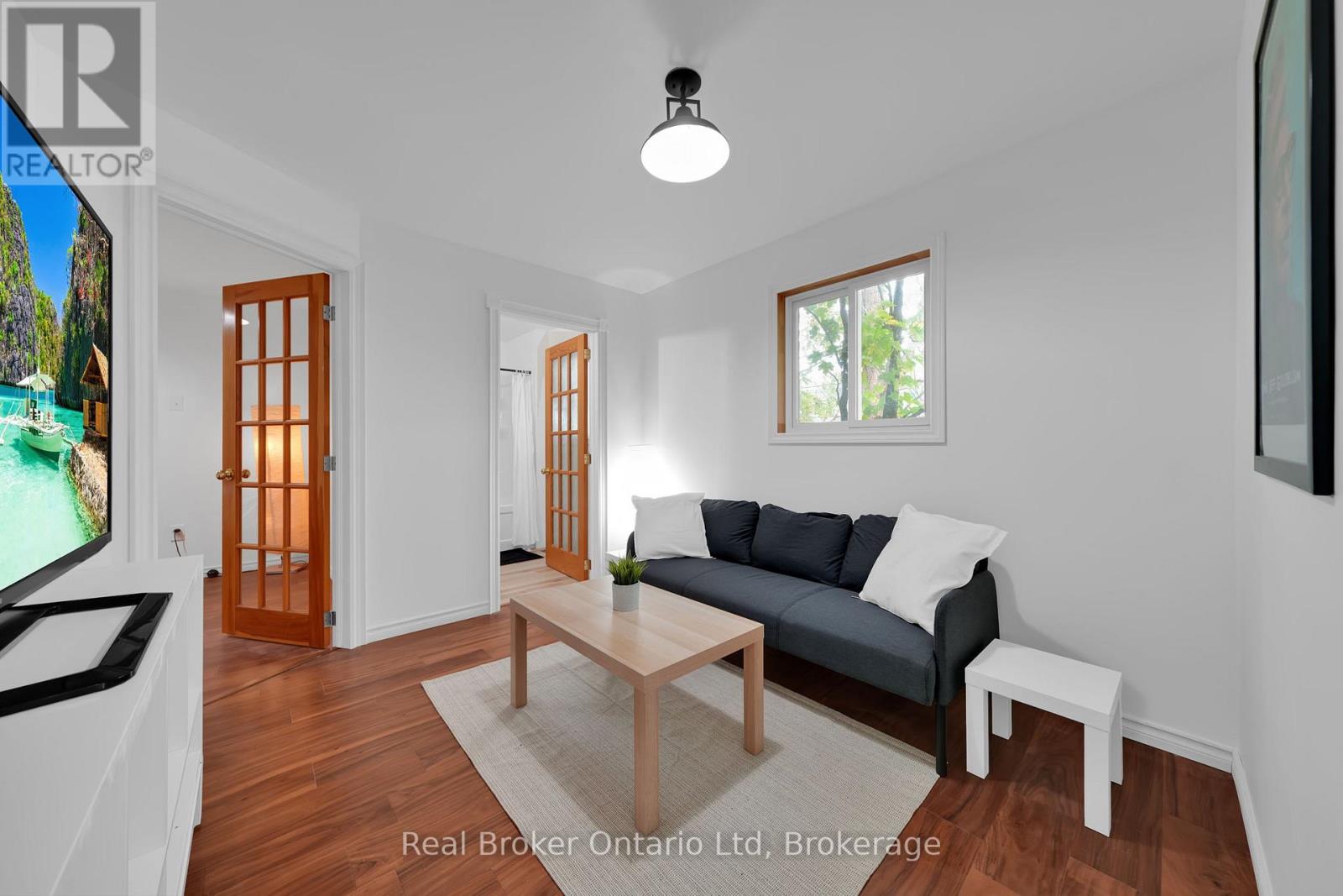 10 Leonard Avenue, Penetanguishene, Ontario  L9M 1C8 - Photo 8 - S12657840