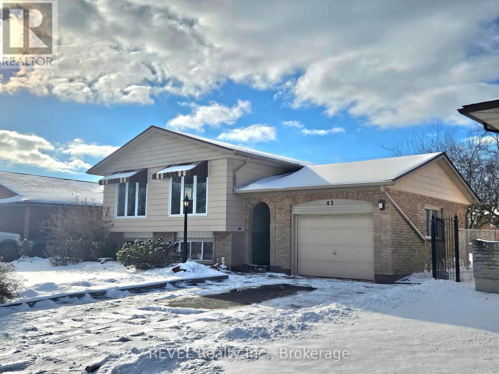 43 Trelawn Parkway, Welland, Ontario  L3C 1W4 - Photo 2 - X12657834