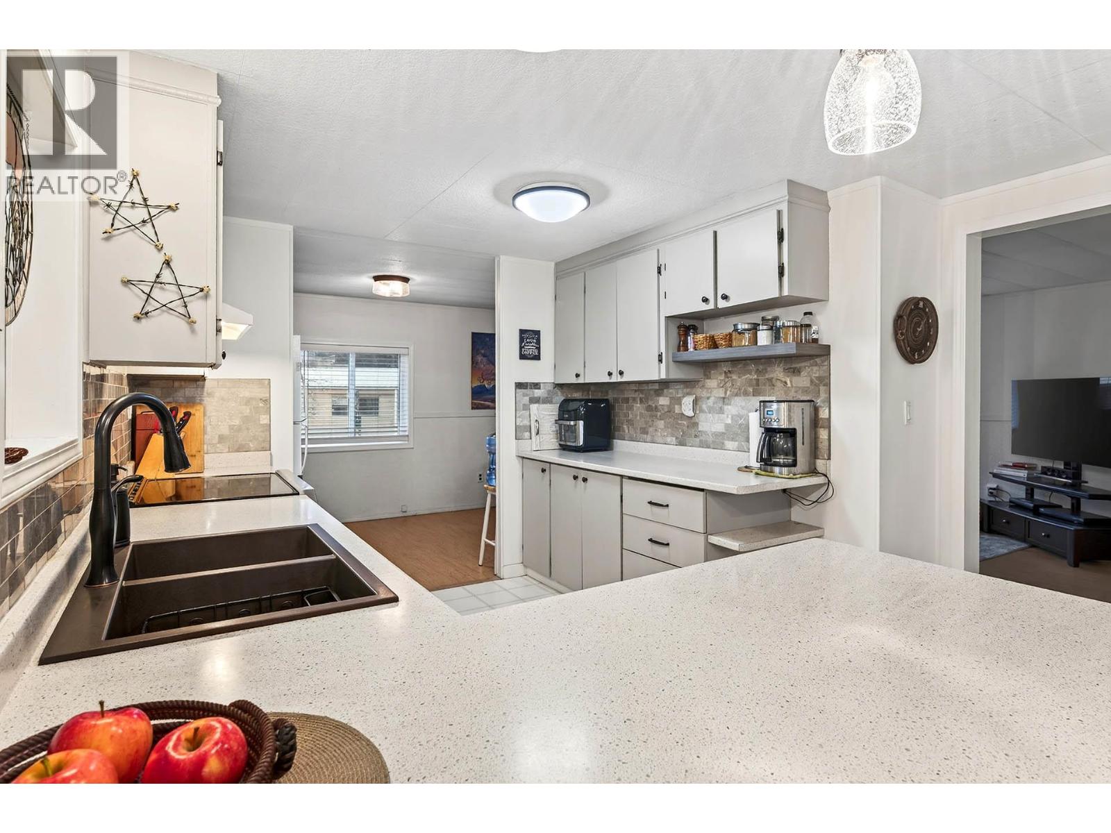 1528 LAVEAU Road Kamloops Photo 12