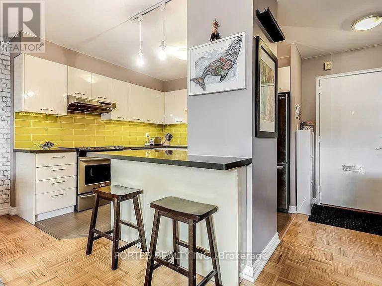 102 - 100 Coe Hill Drive, Toronto, Ontario  M6S 3E1 - Photo 11 - W12479609