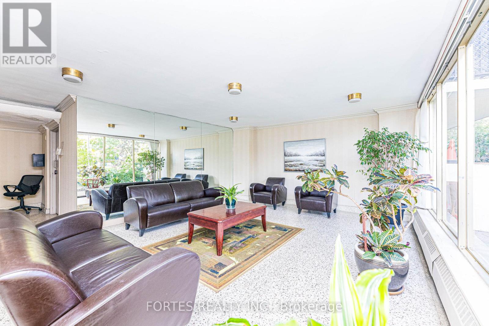 102 - 100 Coe Hill Drive, Toronto, Ontario  M6S 3E1 - Photo 4 - W12479609