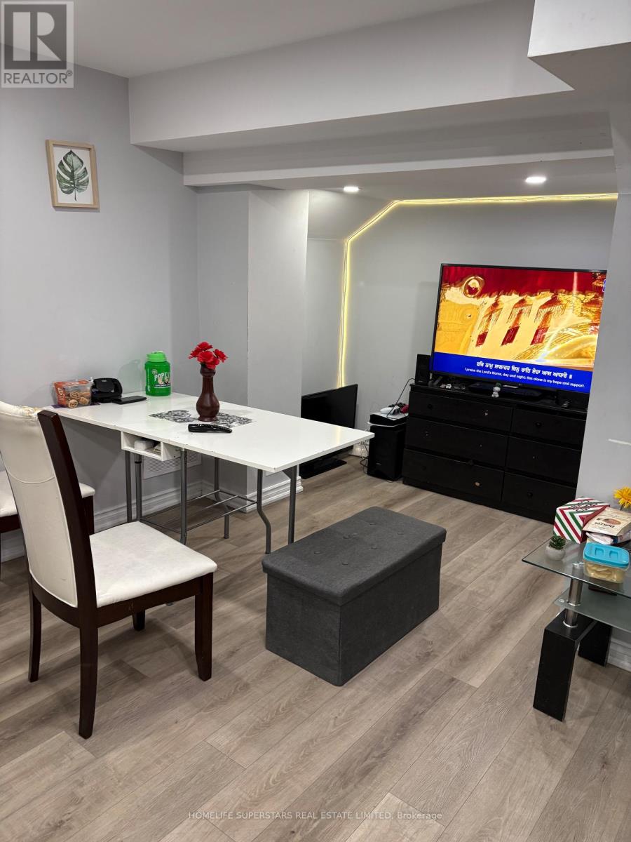 31 Daden Oaks Drive S, Brampton, Ontario  L6P 3R7 - Photo 2 - W12657828