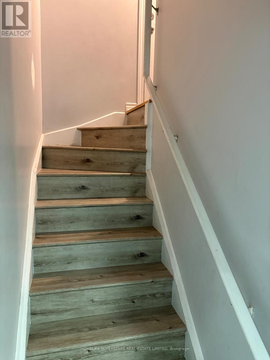 31 Daden Oaks Drive S, Brampton, Ontario  L6P 3R7 - Photo 3 - W12657828