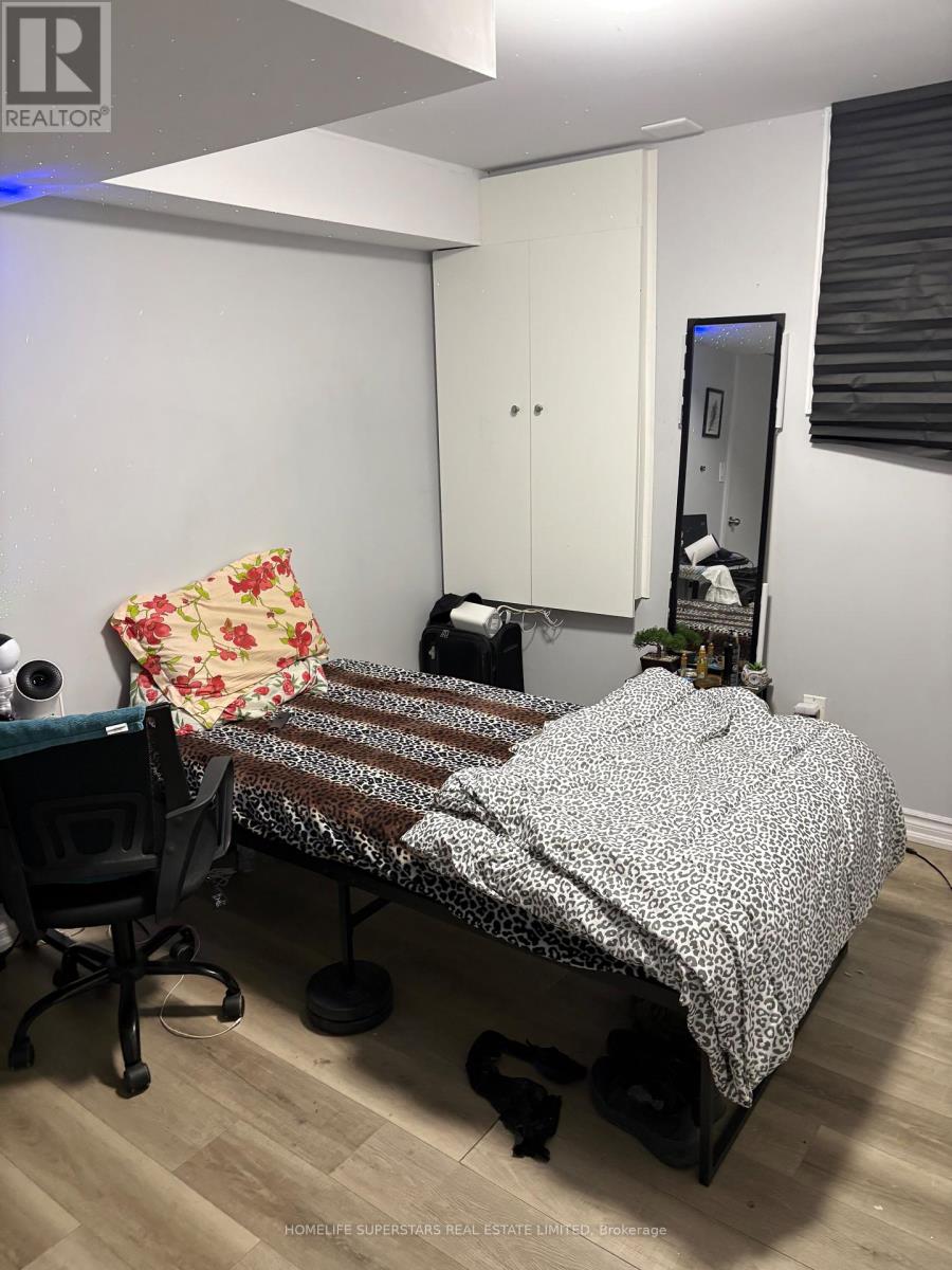 31 Daden Oaks Drive S, Brampton, Ontario  L6P 3R7 - Photo 5 - W12657828