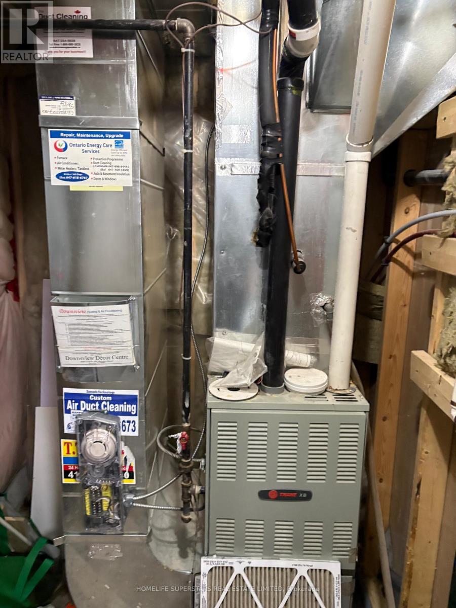 31 Daden Oaks Drive S, Brampton, Ontario  L6P 3R7 - Photo 8 - W12657828