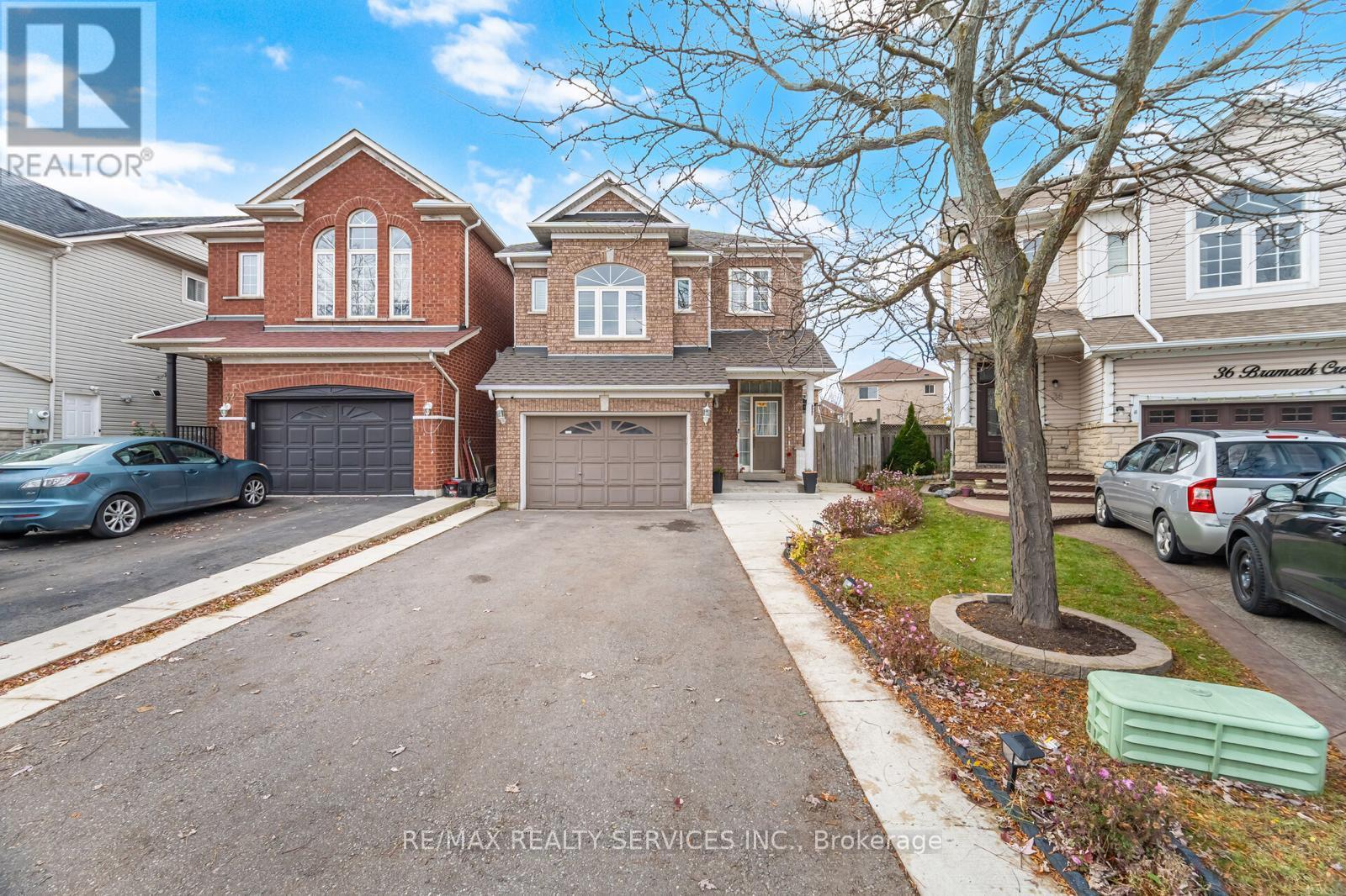 34 Bramoak Crescent, Brampton, Ontario  L7A 1T6 - Photo 2 - W12657830