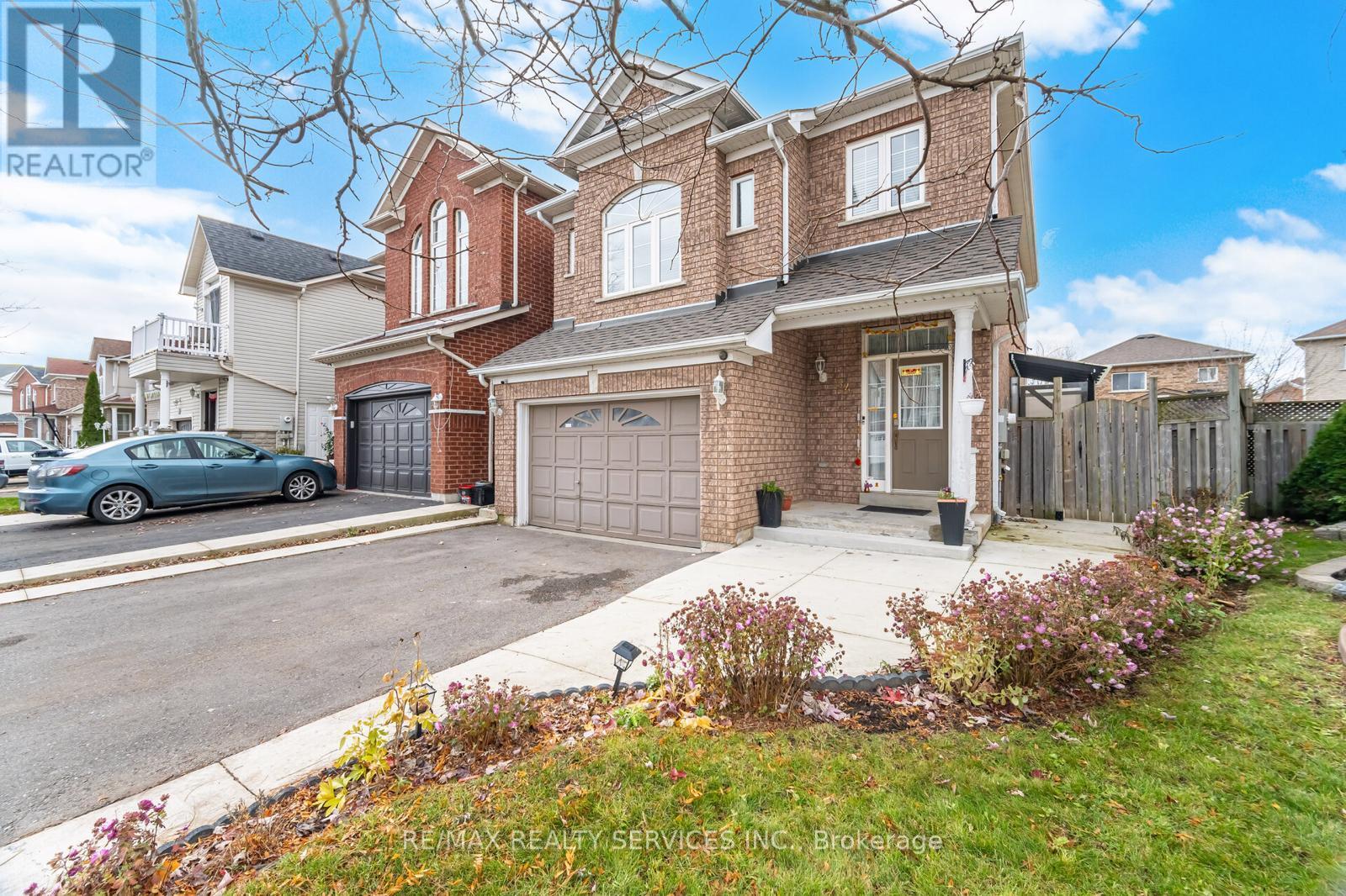 34 Bramoak Crescent, Brampton, Ontario  L7A 1T6 - Photo 4 - W12657830