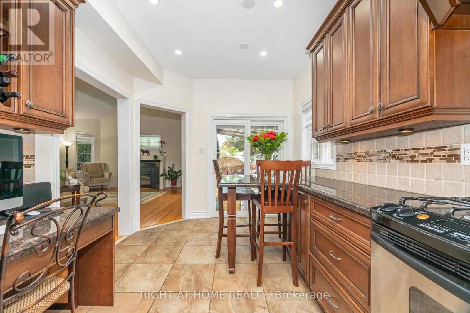 2 Melrose Gardens, Brampton, Ontario  L7A 1J7 - Photo 14 - W12657848