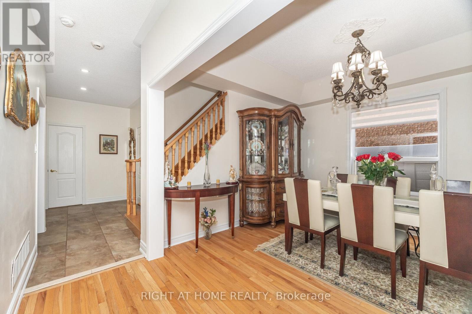 2 Melrose Gardens, Brampton, Ontario  L7A 1J7 - Photo 16 - W12657848