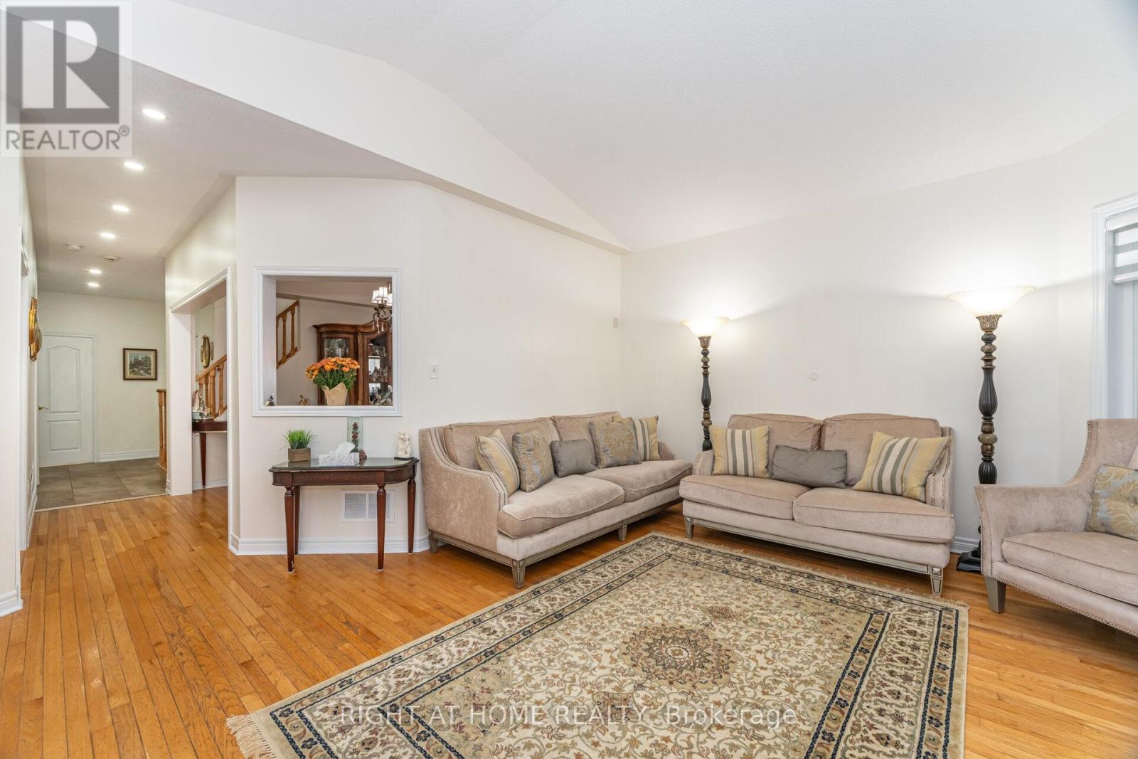 2 Melrose Gardens, Brampton, Ontario  L7A 1J7 - Photo 19 - W12657848