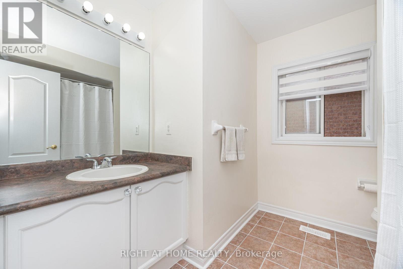 2 Melrose Gardens, Brampton, Ontario  L7A 1J7 - Photo 35 - W12657848