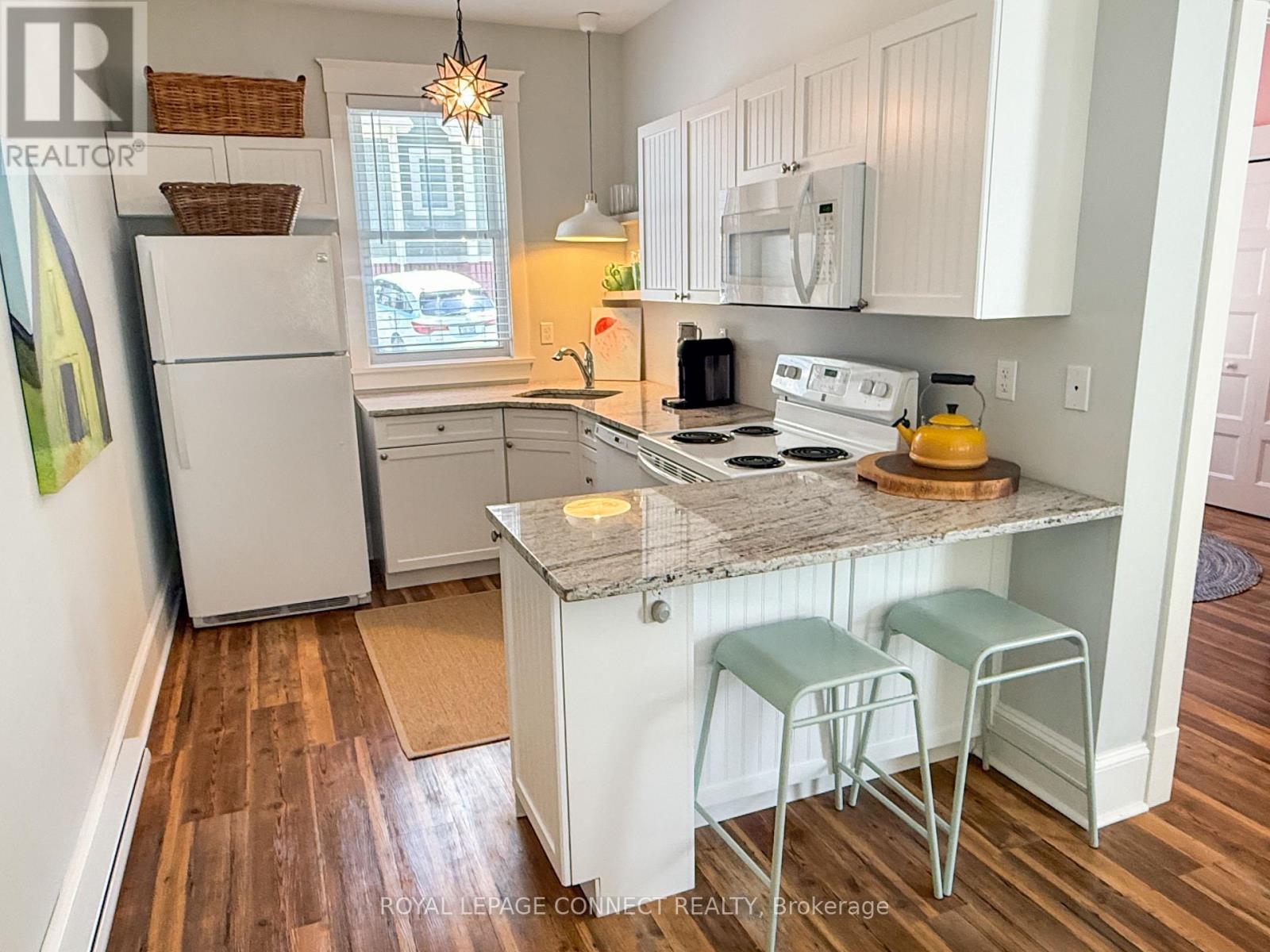 215 - 5 Hollow Lane, Prince Edward County, Ontario  K0K 1P0 - Photo 11 - X12657852