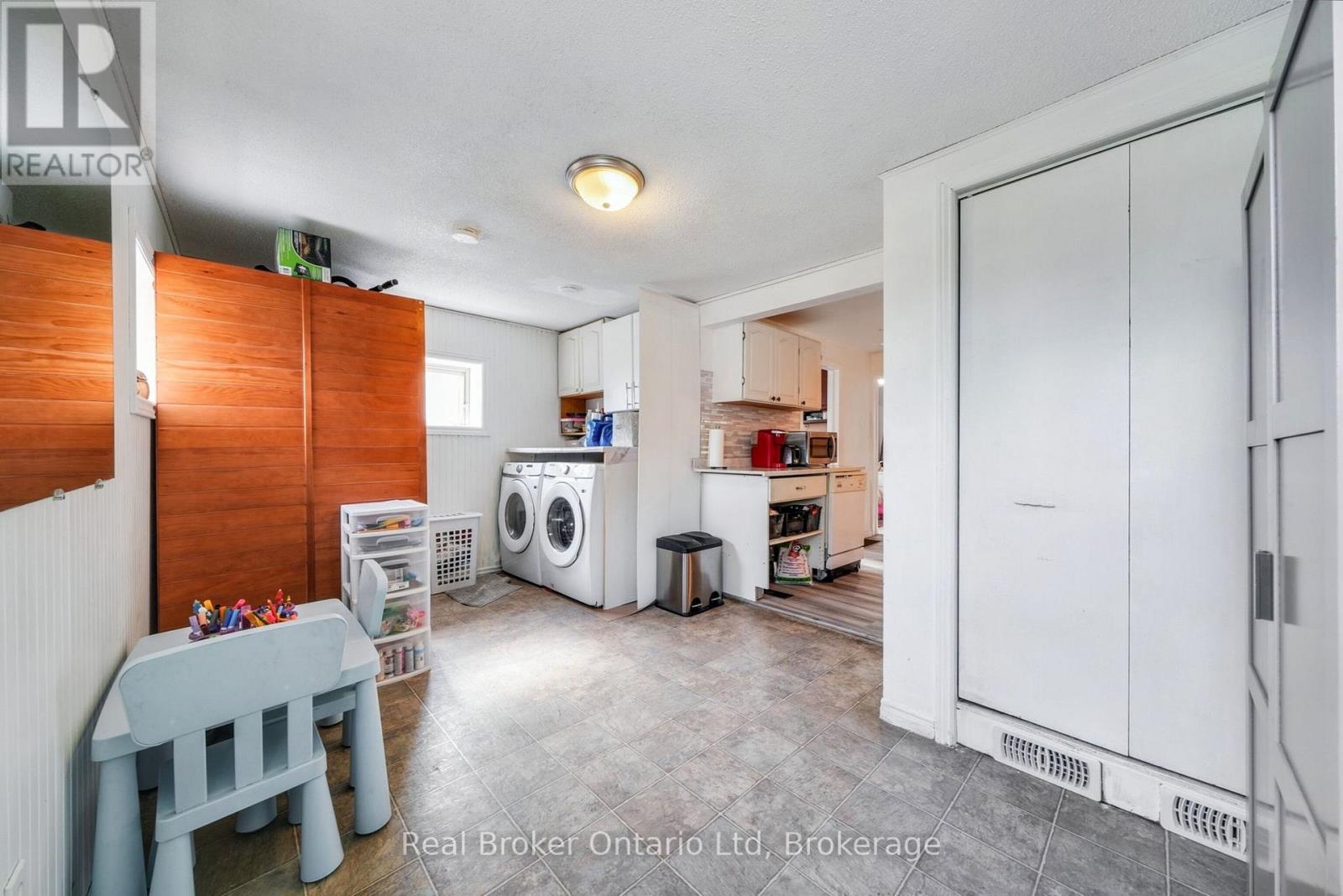 116 Robert Street E, Penetanguishene, Ontario  L9M 1J2 - Photo 14 - S12657864