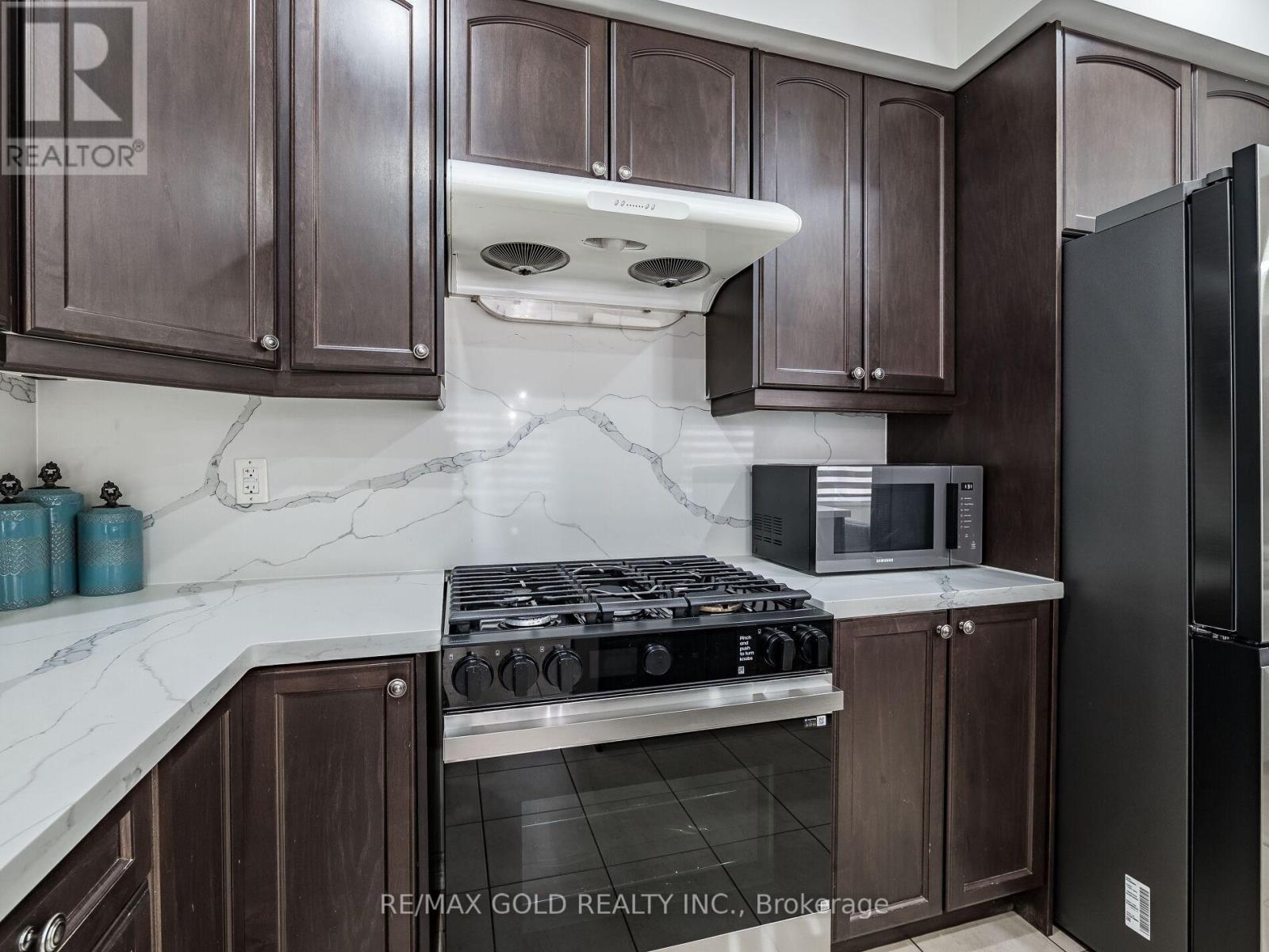 12 Hines Street, Brampton, Ontario  L7A 4X5 - Photo 14 - W12654456