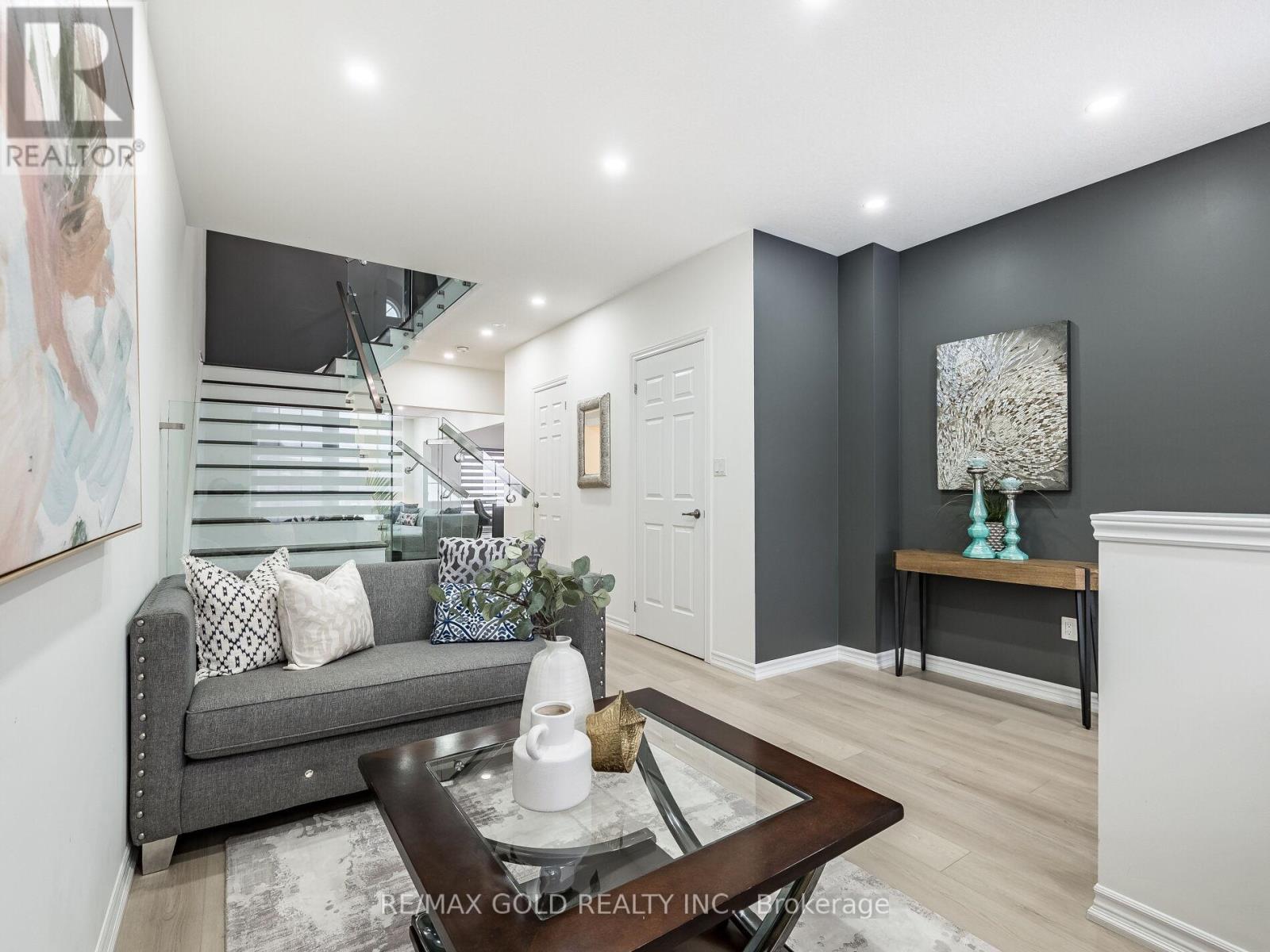 12 Hines Street, Brampton, Ontario  L7A 4X5 - Photo 6 - W12654456