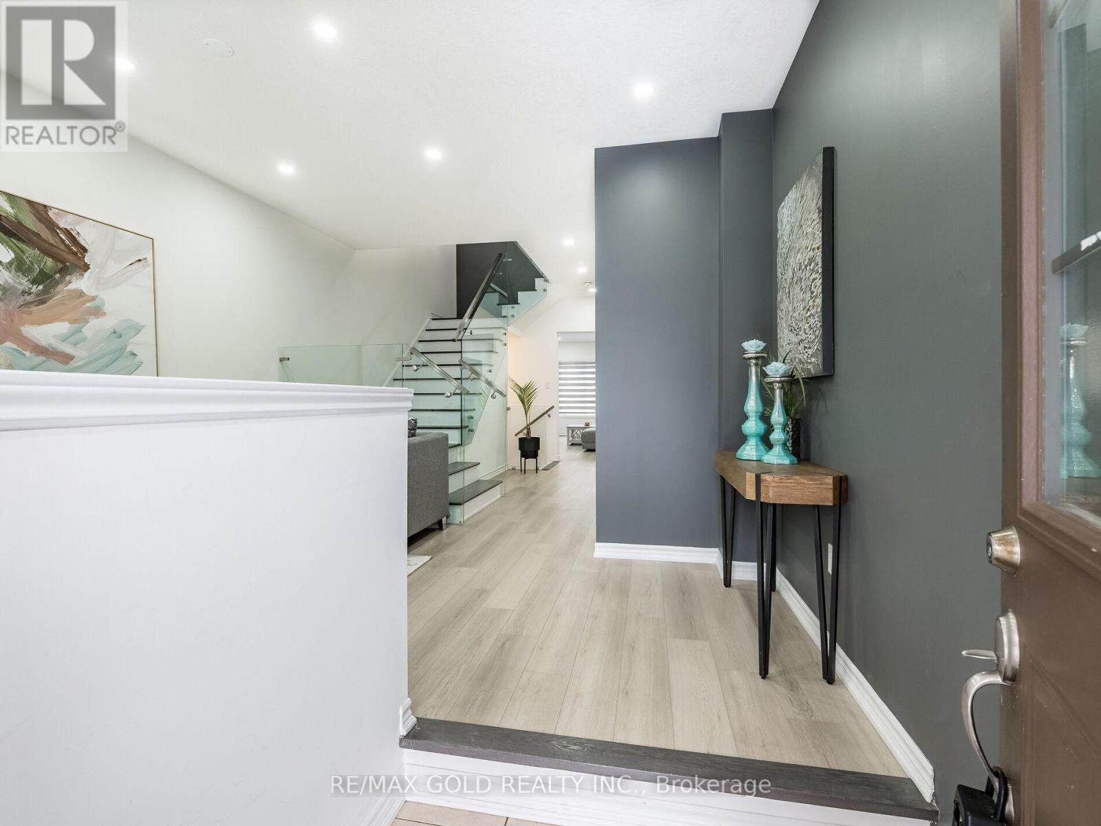 12 Hines Street, Brampton, Ontario  L7A 4X5 - Photo 4 - W12654456