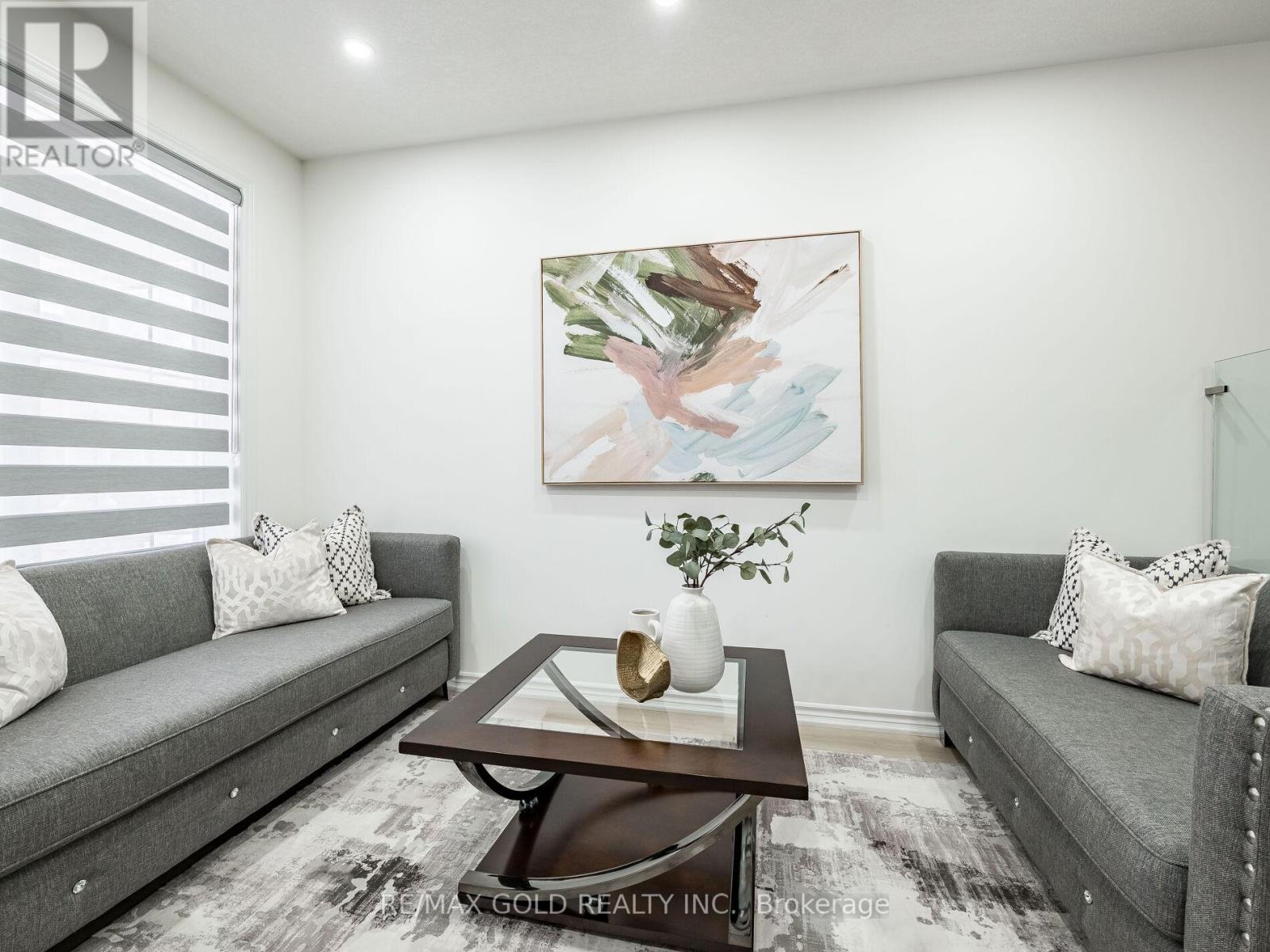 12 Hines Street, Brampton, Ontario  L7A 4X5 - Photo 5 - W12654456