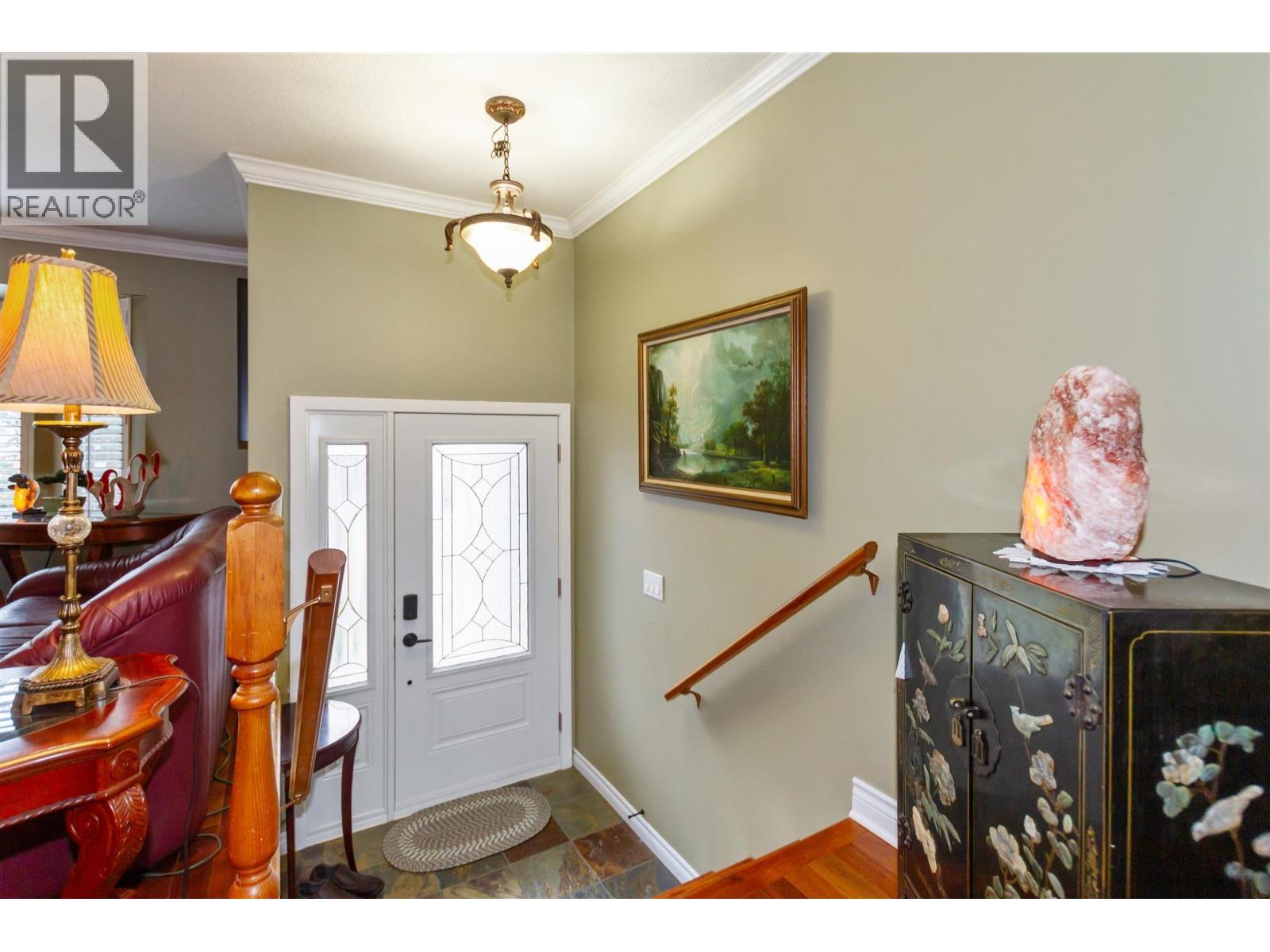 12193 Lindsay Place, Maple Ridge, British Columbia V2X 9S3 - Photo 2 - R3075534